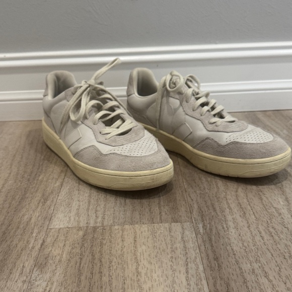 Veja Men's white and grey Sneakers - Picture 1 of 4
